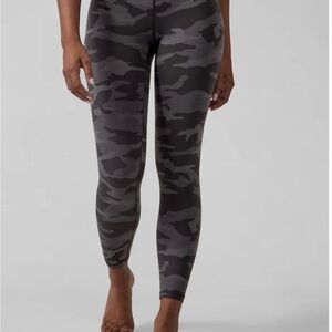 Athleta Gray Camo Elation 7/8 Tights Women's Leggings Size XS